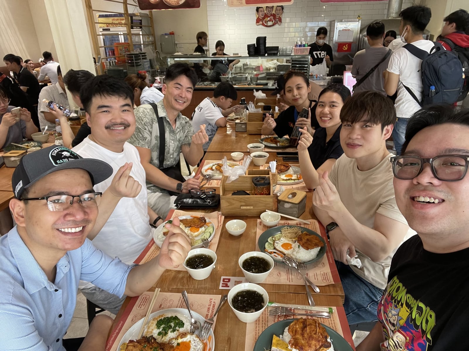 Vietnam team eating together